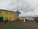 zerwany dach na budynku STW Brzozów fot: st.kpt. Jacek Kędra
